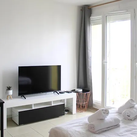 Cocoon Of At The Gates Of The Of Light Apartment Aubervilliers